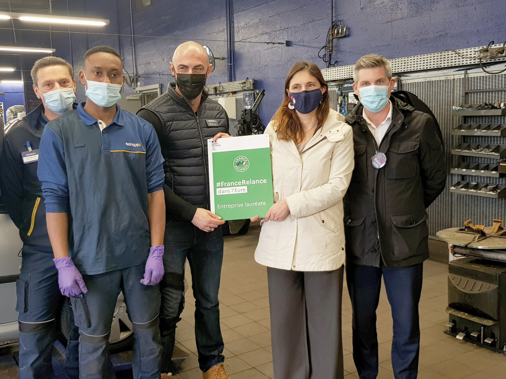 La sous-préfète des Andelys a rendu visite à Ibrahima Diallo, jeune vernonnais employé grâce au CIE.