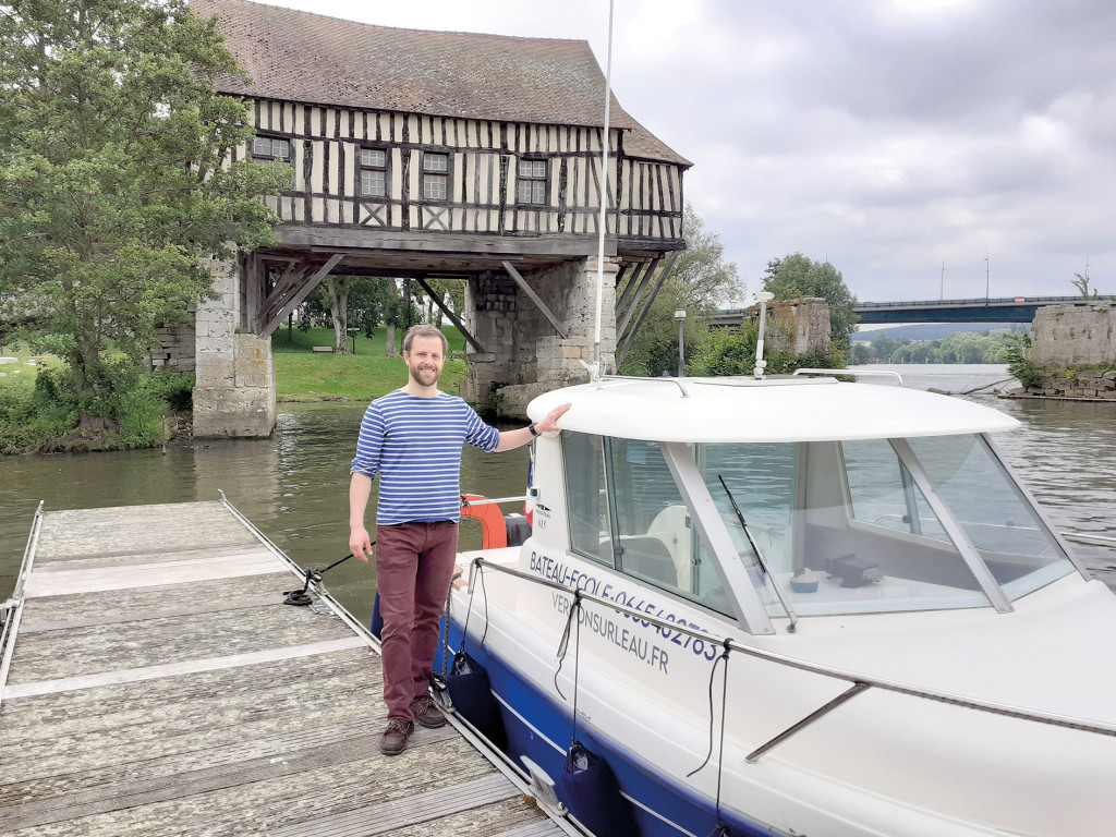 En Ville Bateau-Ecole Navigation Fluviale Plaisance Seine Tourelles