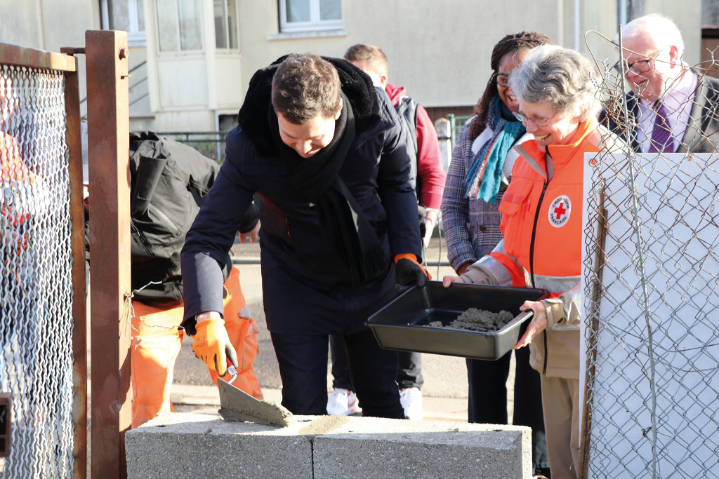 Assos Pose 1ère pierre base logistique Croix Rouge Solidarité Humanitaire