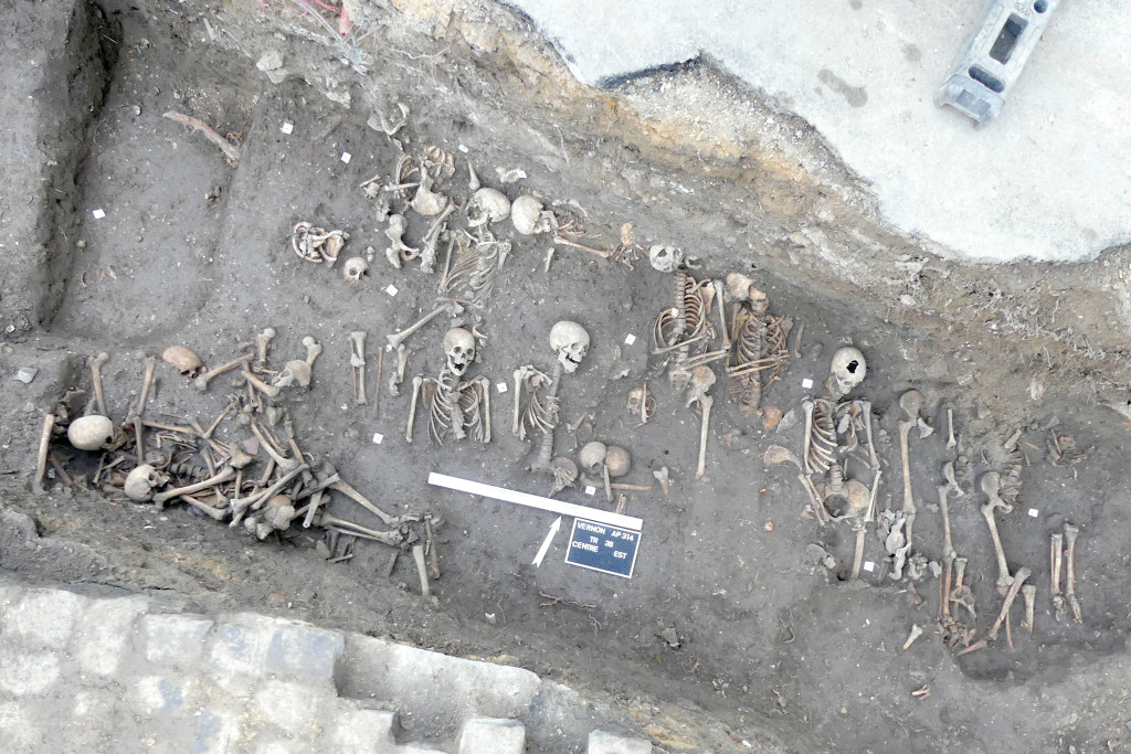 Fouilles archéologiques Vernon Place de Paris Coeur de Ville Cimetière