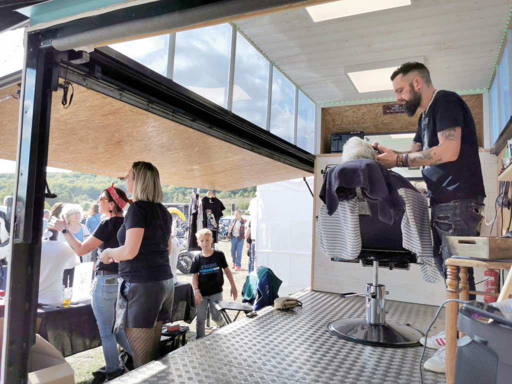 En Ville L_Imagin_Hair Salon de coiffure mobile remorque barbier barber shop