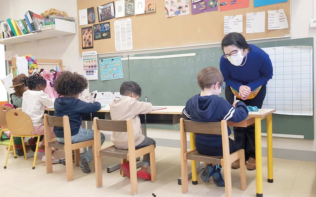 Cours d_Anglais Immersion Ecole Maternelle Nymphéas Vernonnet Stellie