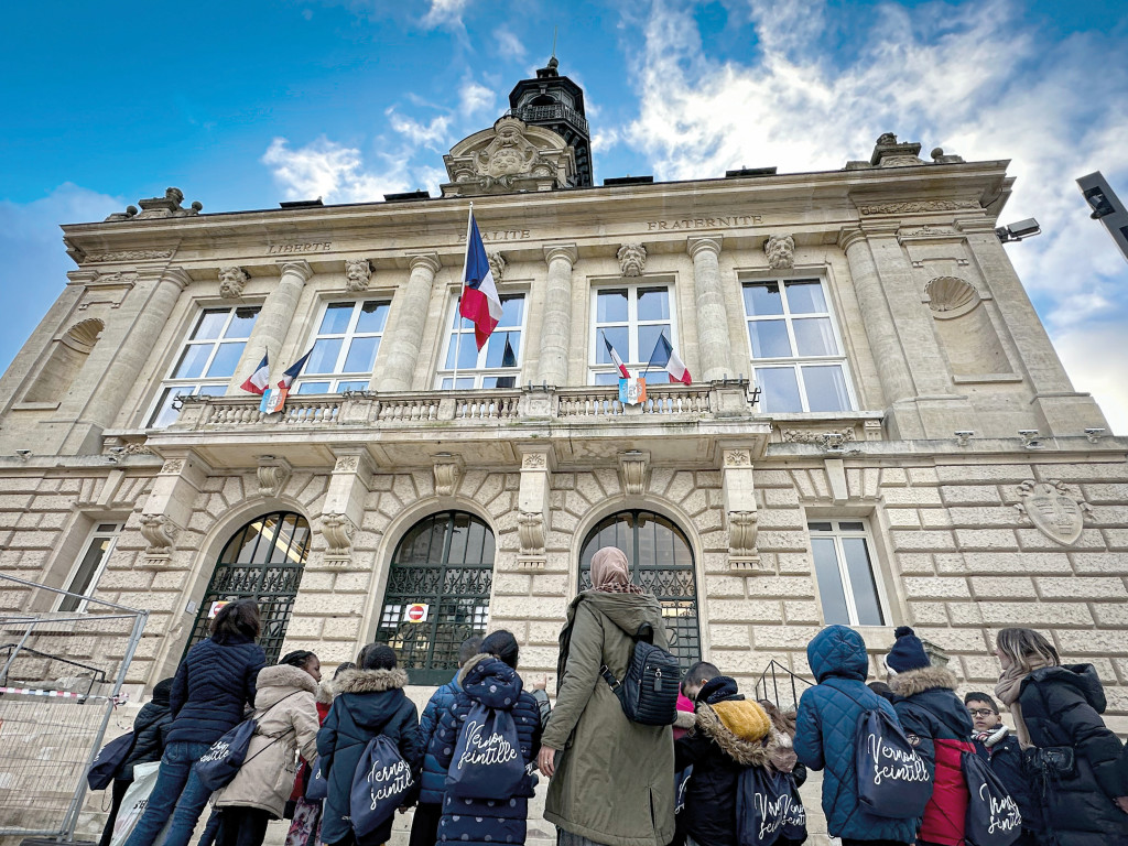 Grand Angle Visite des CP à l_hôtel de ville