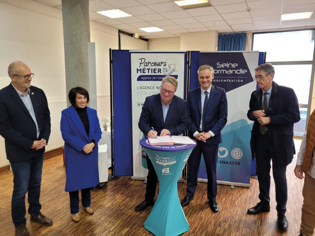 SNA Les Métiers en Tournée Signature Convention AROM Orientation Métiers Jeunes Emploi