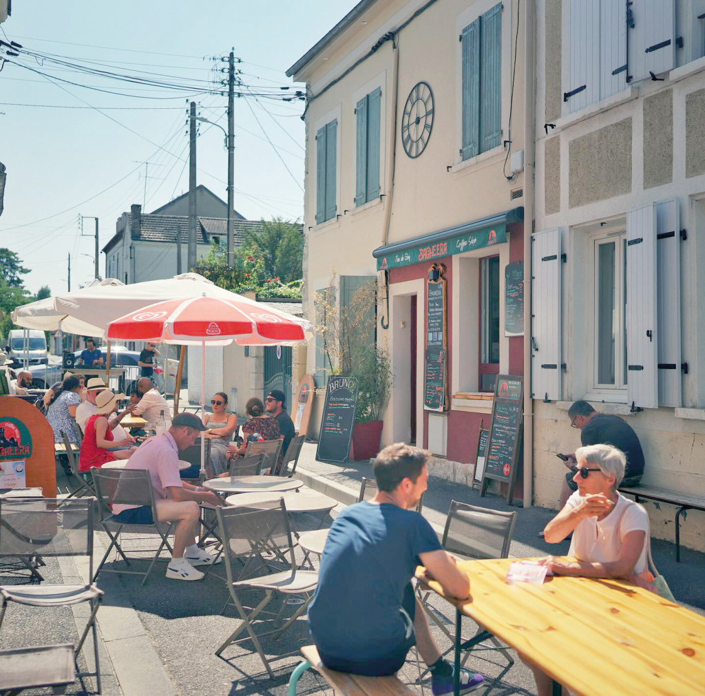 En Ville Dimanches de l_Horloge Bagheera Leo_s Café