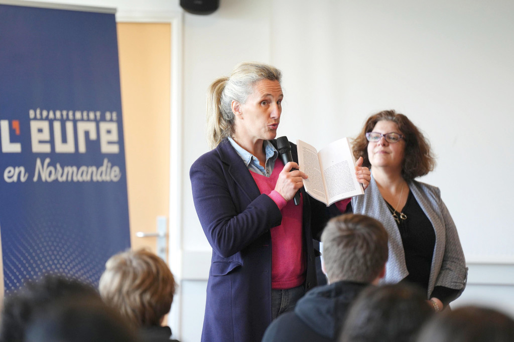 CD 27 Distribution Livres Le Fantôme de Canterville Oscar Wilde Collèges 4e Cervantes