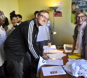 Le 6 avril dernier, un partenariat entre SOS Intérim et la Mission Locale de Vernon a permis, à seize jeunes Vernonnais, de signer une convention de stage avec l'entreprise E. Leclerc. Le but est de donner une chance aux jeunes et de générer de l’emploi sur le territoire.