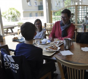 Le restaurant du FJT propose aux habitués des produits frais, dans un esprit convivial et décontracté.