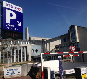 le parking Cœur de ville se met aux normes Le parking Cœur de ville (ex Philippe-Auguste) vient d’être repeint et les travaux liés à l’ascenseur ont commencé le lundi 27 mars. Il devrait être opérationnel au mois de juin. Cependant, aucune gêne ne sera occasionnée par les travaux, puisque le parking reste ouvert. Il sera bientôt aux normes pour les personnes à mobilité réduite, et aura une bonne signalétique.