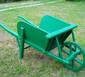 Afin de sensibiliser les élèves au recyclage, l’école du Moussel a mis en place trois jardins de 3m2. Ayant besoin de compost, et vu la superficie peu élevée, le SETOM (syndicat de traitement des ordures ménagères) a proposé de venir en déposer gratuitement. Une centaine de brochures sera distribuée dans les écoles pour leurs animations scolaires.