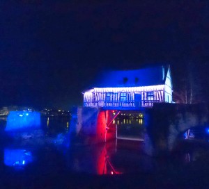 Vendredi 14 juillet, le Vieux-Moulin sera aux couleurs tricolores afin de célébrer notre fête nationale. Le 13 juillet à 23h, ne manquez pas le feu d’artifice lancé au dessus de la Seine, avec son et lumière. Un show inédit à Vernon !