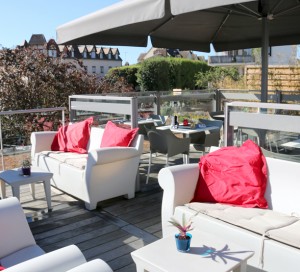 L’Estampille 6 place de Paris Ce restaurant en « altitude » et en plein cœur de Vernon est ouvert tout l’été, sauf le 15 août.