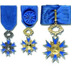 L’ordre national du Mérite récompense des Vernonnais Un grand bravo aux Vernonnais de la promotion de l’ordre national du Mérite : Jean-François Letourneur, directeur général des services de la ville de Vernon et de Seine Normandie Agglomération, Vincent Mégret, président du Groupement interprofessionnel de la région de Vernon (GIRV), Mireille Petit, présidente de la Croix-Rouge 27, France Poulain, architecte des bâtiments de France et Thierry Huau, urbaniste paysager !