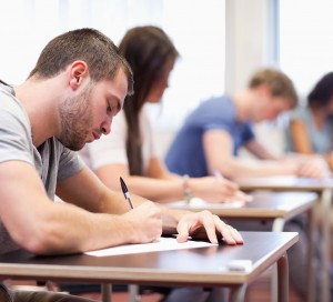 A l’heure actuelle, près de 120 écoles de la deuxième chance (E2C) permettent à des jeunes de moins de 26 ans, motivés, sans diplôme ni qualification professionnelle, d’intégrer une formation de 4 mois à deux ans, dédiée à la construction de leur projet d’insertion sociale et professionnelle.