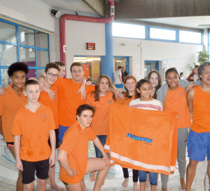 Le LLO Vernon/Saint-Marcel est un club de natation sportive. Il accueille les adhérents, enfants et adultes, à condition qu'ils soient capables de nager sur une distance minimale de 25 mètres.