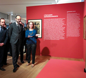 Le Premier Ministre Edouard Philippe était de passage à Giverny jeudi 29 mars pour inaugurer la nouvelle exposition du musée des impressionnismes, en compagnie de Sébastien Lecornu et de Masato Kitera, ambassadeur du Japon en France. Intitulée Japonismes Impressionnismes, l’exposition rassemble 130 œuvres et a attiré plus de 7000 visiteurs dès la première semaine. Elle est visible jusqu’au 15 juillet 2018.