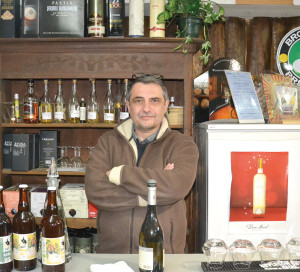 Ce Fourgien s’est lancé, il y a six mois, à l’assaut de nos gosiers. Rencontre avec Eric Desprès, propriétaire aussi volubile qu’aguerri de La cave de Gamilly…