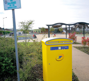 C’était une promesse faite aux habitants des Douers. La mairie a sollicité La Poste afin qu’elle installe une boîte aux lettres grand format dans le quartier. C’est désormais chose faite ! Celle-ci se situe sur la place Louise-Michel, à proximité de l’école François-Mitterrand et du quartier des Boutardes.