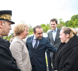 Muriel Pénicaud, ministre du Travail, visite les locaux du récent Pôle des Compétences, en compagnie des élus du territoire.