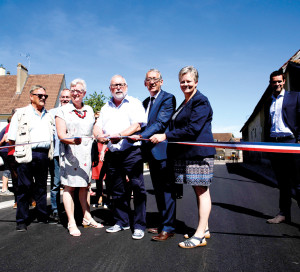 La troisième phase des travaux vient de s’achever. Après avoir inauguré en 2016 la partie vernonnaise, c’était au tour des Saint-Marcellois de bénéficier d’un axe routier rénové. Insécurité et vitesse font désormais partie du passé. C’était une promesse de campagne de Gérard Volpatti et Sébastien Lecornu. Le maire de Vernon François Ouzilleau a salué l’excellent travail des deux communes. Une coopération amenée à se poursuivre avec les travaux en cours sur le boulevard urbain et l’aménagement des berges de Seine.