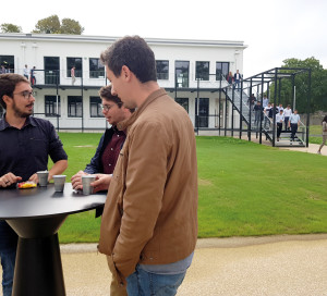 Des locaux ultra modernes dans un écrin de verdure.