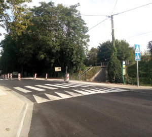 Les travaux de sécurisation du croisement entre la départementale 6015 et la rue du Petit Val ont pris fin le 21 août. L’intersection est désormais dotée d’un plateau destiné à faire chuter la vitesse de 70 à 50 puis 30 km/h et de deux passages piétons à bandes éclairés par des projecteurs. Il s’agit d’une demande de longue date des habitants du Petit Val.