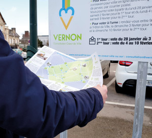 Du 28 janvier au 10 février, tous les Vernonnais inscrits sur la liste électorale sont appelés à voter pour élire un des quatre projets de rénovation du cœur de ville. Pour vous aiguiller dans vos choix, un parcours pédagogique vient d’être installé dans les rues.
