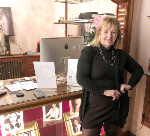 Pour vous faire tirer le portrait, la séance débute à 90€ avec 5 tirages papier.