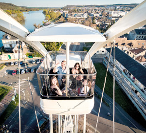 La grande roue est ouverte du lundi au jeudi de 14h à 20h, le vendredi jusqu’à 23h, le samedi de 10h à 23h et le dimanche de 11h à 19h.