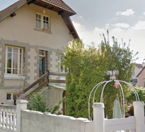 La ville lutte contre les dispositifs publicitaires de trop grande taille conformément au règlement signé en juin 2018. Les panneaux et enseignes de dimension 4x3 (12m²) sont désormais interdits sur tout le territoire de Vernon. Leur taille devra être réduite d’ici 2020 s’il s’agit de panneaux, 2024 si ce sont des enseignes.