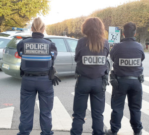 Les contrôles communs entre la police municipale et la police nationale permettent de mutualiser les effectifs dans la lutte contre les incivilités routières.