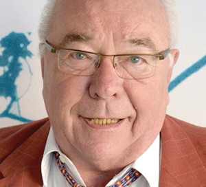 Un homme franc et sincère, doublé d’un infatigable militant de terrain, voilà le souvenir qui restera de Claude Lacout, né en 1943 et décédé le 22 novembre. Rentré en politique sous l’étiquette RPR, il était devenu maire-adjoint à l’élection de J-C. Asphe, en 1983. Un poste qu’il occupera pendant plus de 20 ans, aux affaires scolaires, puis à l’économie et enfin, sous le mandat de J-L. Miraux, à la sécurité. Celle des Vernonnais était, d’ailleurs, le principal souci de cet homme gouailleur, dentiste rue de Montigny. On lui doit la création de la police municipale et de la vidéo-protection. Humaniste, Claude Lacout siégea au Département jusqu’en 2015. Les Vernonnais sont invités à adresser leurs sympathies dans le cahier de condoléances ouvert à l’hôtel de ville. Un hommage lui sera rendu lors du conseil municipal du 13 décembre.