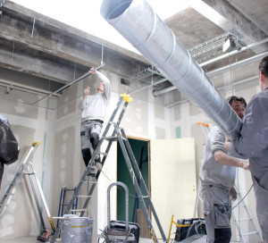 Les agents de la mairie ont rénové la toiture et le revêtement du sol, posé du Placo et installé une nouvelle climatisation.