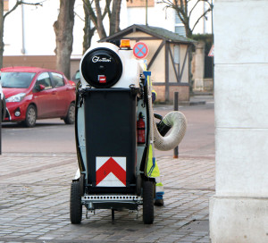 Depuis le 1er janvier 2020, l’entreprise Sepur est chargée du balayage des rues, du ramassage des feuilles et de vider les corbeilles publiques sur tout le territoire de Vernon. Pendant l’année 2019, Sepur a pris le relais, quartier par quartier, de la régie propreté de la mairie. 0 8000 27 200 ou rendez-vous sur votre Compte citoyen.