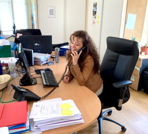 Le téléphone contre l’isolement Les agents de la mairie appellent les seniors de plus de 60 ans afin de prendre des nouvelles, discuter et s’assurer que tout va bien.