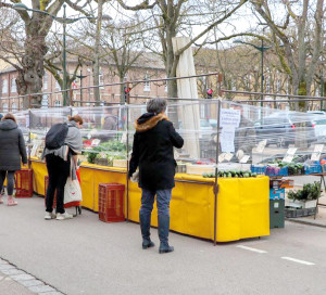 Les commerçants se sont organisés pour respecter les mesures d’urgence.