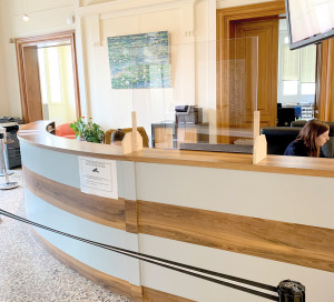 Des écrans qui protègent le public comme les agents.