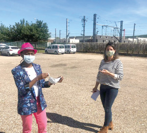 Le 19 mai, les assistantes maternelles de Vernon ont reçu des masques fournis gratuitement par le Département de l’Eure sous l’impulsion de Sébastien Lecornu. Une action leur permettant de poursuivre leur activité dans les meilleures conditions malgré le COVID-19. En effet, le Conseil départemental s’est engagé à distribuer des masques aux 4 400 assistantes maternelles euroises. Un dispositif qui complète celui visant à fournir un masque en tissu lavable aux 602 000 habitants du département. La distribution est en cours mais concerne prioritairement les communes rurales. Ainsi, 4289 masques ont déjà été distribués aux habitants des villages du canton de Vernon.