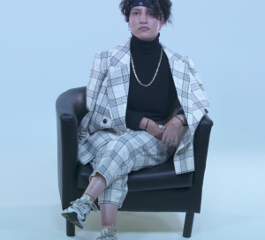 Jeune auteure-compositrice, Marino Matthews s’apprête à publier Focus, un album de 7 titres enregistré au Studio municipal. Elle vient également de sortir un clip intitulé Hidden Lies.