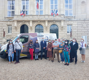 Photo camion publicitaire mairie commerçants associations