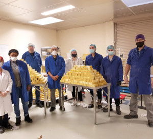 Les savonniers vernonnais travaillent selon la manière traditionnelle de saponification à froid.