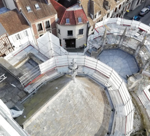 Le chevet, rue Bourbon-Penthièvre, partie la plus ancienne de la Collégiale.