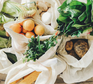 Fresh,Vegetables,In,Eco,Cotton,Bags,On,Table,In,The