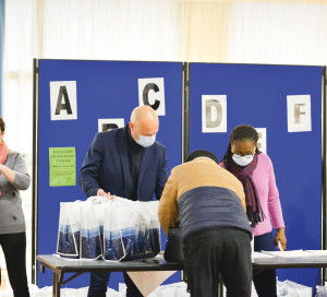 Nouvelle Photo Distribution Colis des Seniors