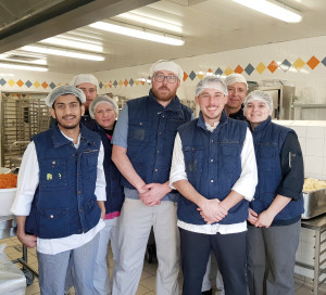 La brigade a affronté de nombreux kilos de butternuts, panais et carottes.