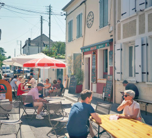 En Ville Dimanches de l_Horloge Bagheera Leo_s Café